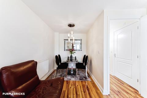 4 bedroom townhouse for sale, Stephen Jewers Gardens, Barking, IG11