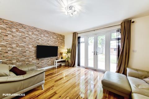 4 bedroom townhouse for sale, Stephen Jewers Gardens, Barking, IG11