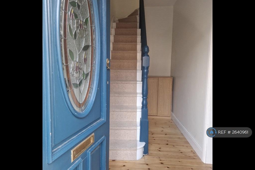 House in London - View 2