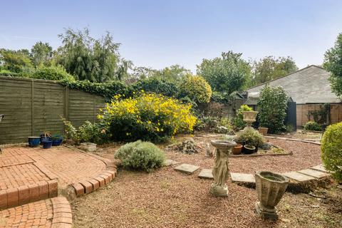 3 bedroom end of terrace house for sale, Milton Gardens, Berkshire RG40