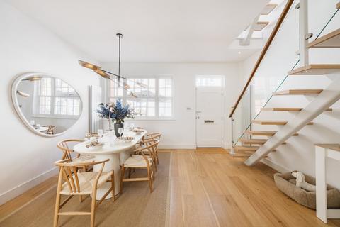 3 bedroom mews to rent, Frederick Close, London, W2