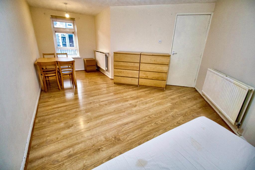 Apartment in Cardiff - View 3