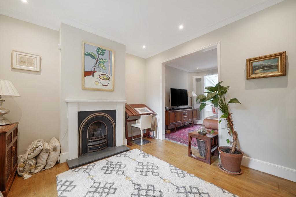 House in London - View 2