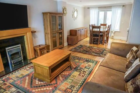 3 bedroom semi-detached house to rent, Heol Isaf, Pontypridd, CF38