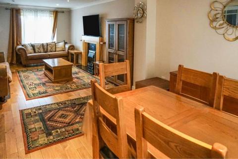3 bedroom semi-detached house to rent, Heol Isaf, Pontypridd, CF38
