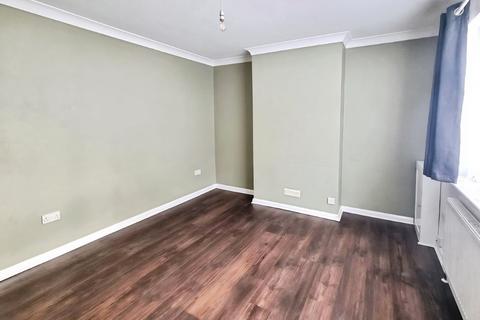 3 bedroom semi-detached house to rent, Foxhall Road, IP3, Ipswich, IP3