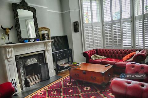 1 bedroom in a house share to rent, Vicars Hill, London, SE13