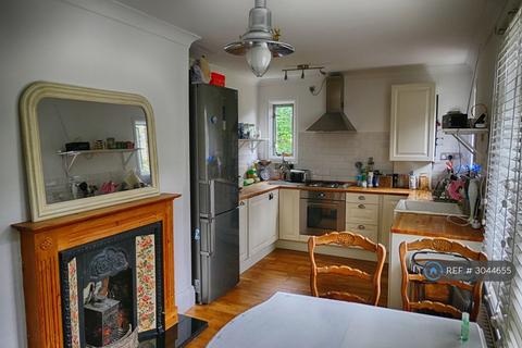 1 bedroom in a house share to rent, Vicars Hill, London, SE13