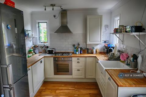 1 bedroom in a house share to rent, Vicars Hill, London, SE13