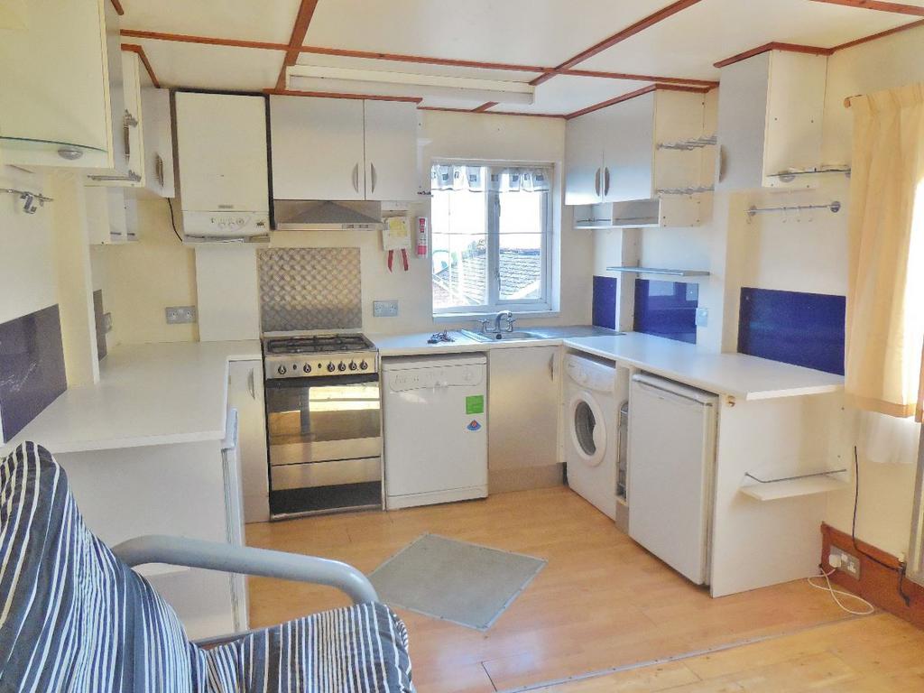 Apartment in Cardiff, Roath - View 2