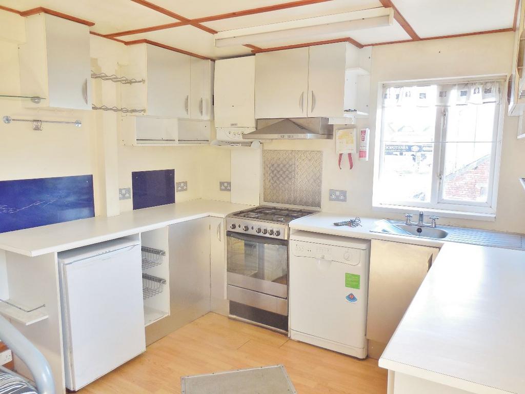 Apartment in Cardiff, Roath - View 3