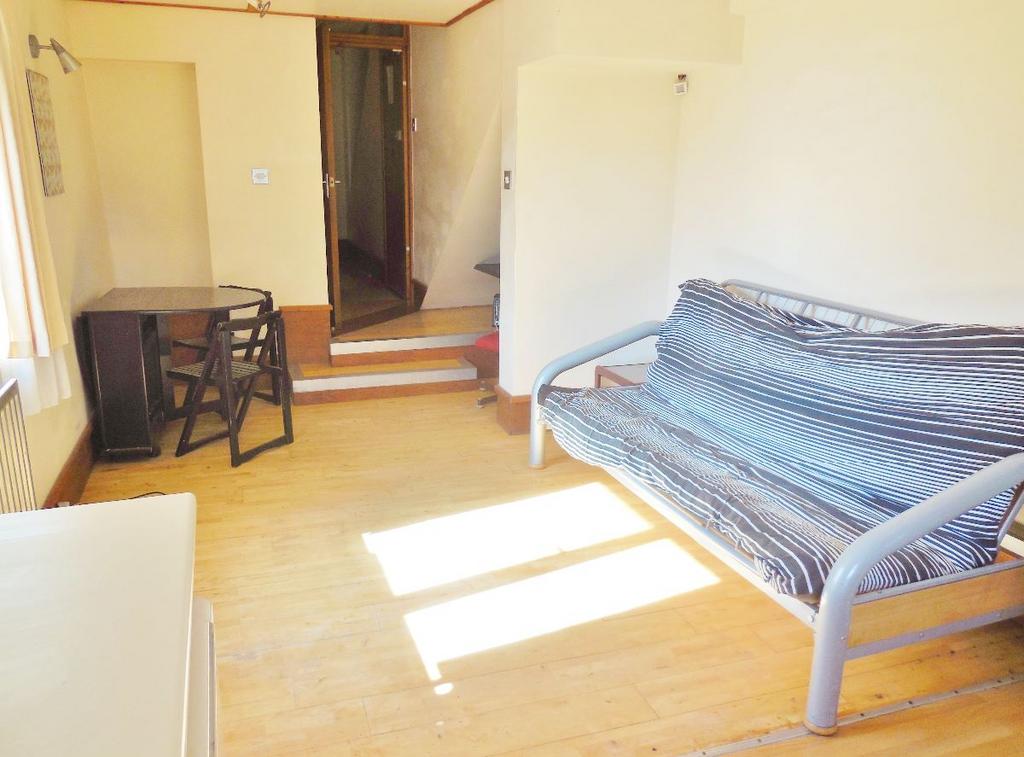 Apartment in Cardiff, Roath - View 5