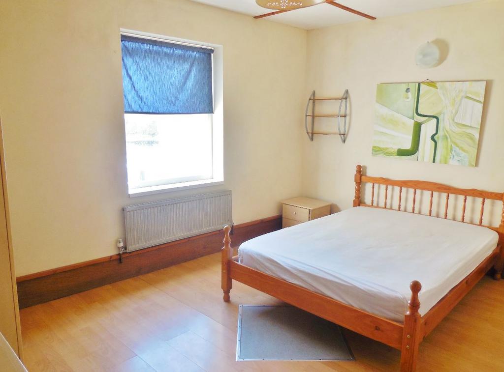 Apartment in Cardiff, Roath - More