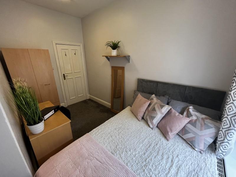 House in Leeds, West Yorkshire - View 2
