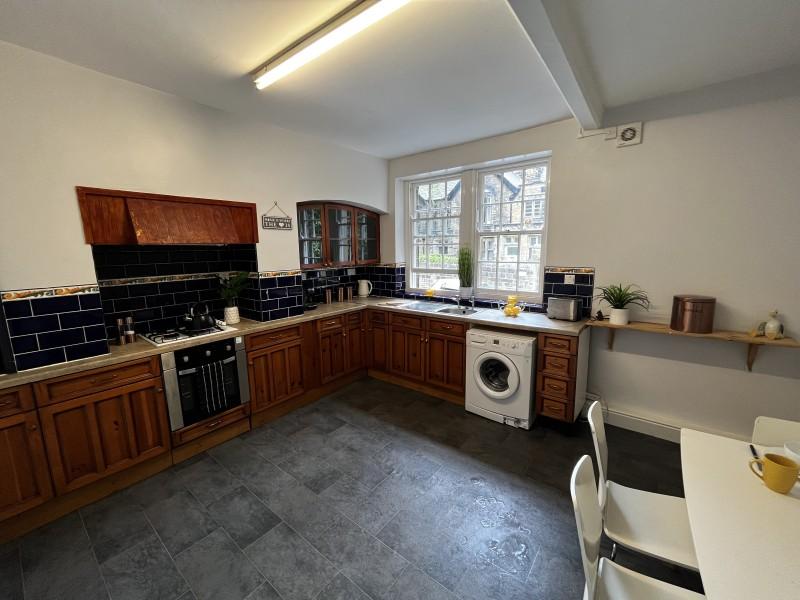 House in Leeds, West Yorkshire - View 5