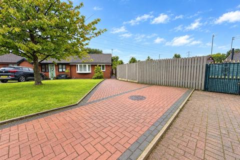 2 bedroom bungalow for sale, Violet Way, Middleton, Manchester, M24