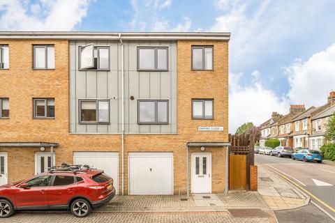 3 bedroom end of terrace house for sale, Empire Close, Charlton