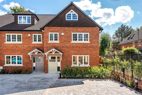 4 bedroom terraced house for sale, Oatlands Drive, Weybridge, Surrey, KT13