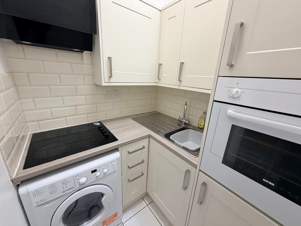 Apartment in Cardiff - View 3