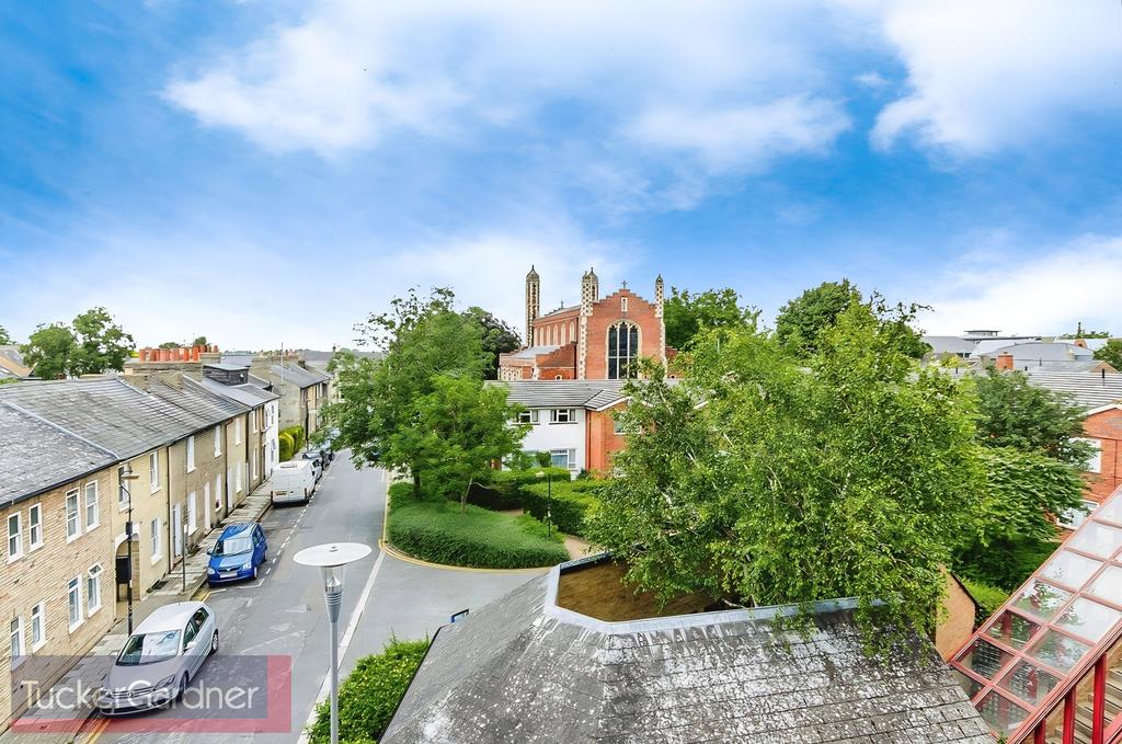 Apartment in Cambridge, Petersfield - View 3