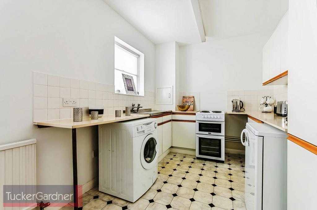 Apartment in Cambridge, Petersfield - View 4