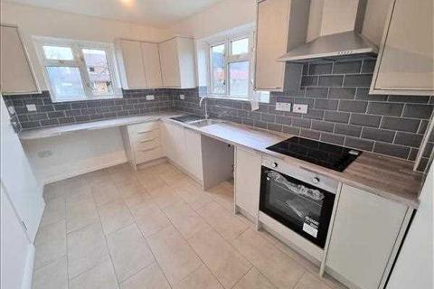 2 bedroom end of terrace house for sale, Cygnet Avenue, Feltham
