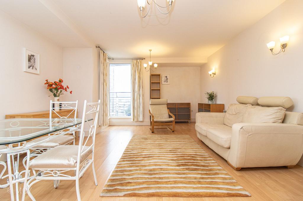 Apartment in Cardiff, Crockherbtown, Castle - View 2