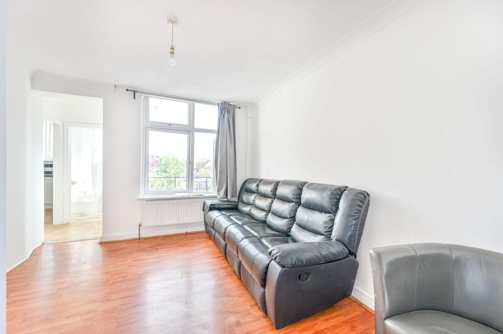 Apartment in Greenford - View 2