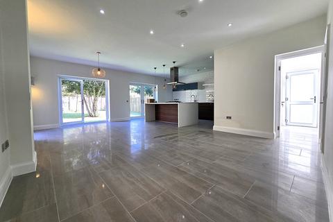 4 bedroom detached house to rent, CHEYNE WALK, LONDON, NW4 3QH