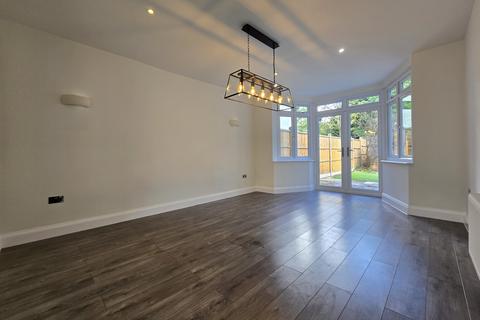 4 bedroom detached house to rent, CHEYNE WALK, LONDON, NW4 3QH