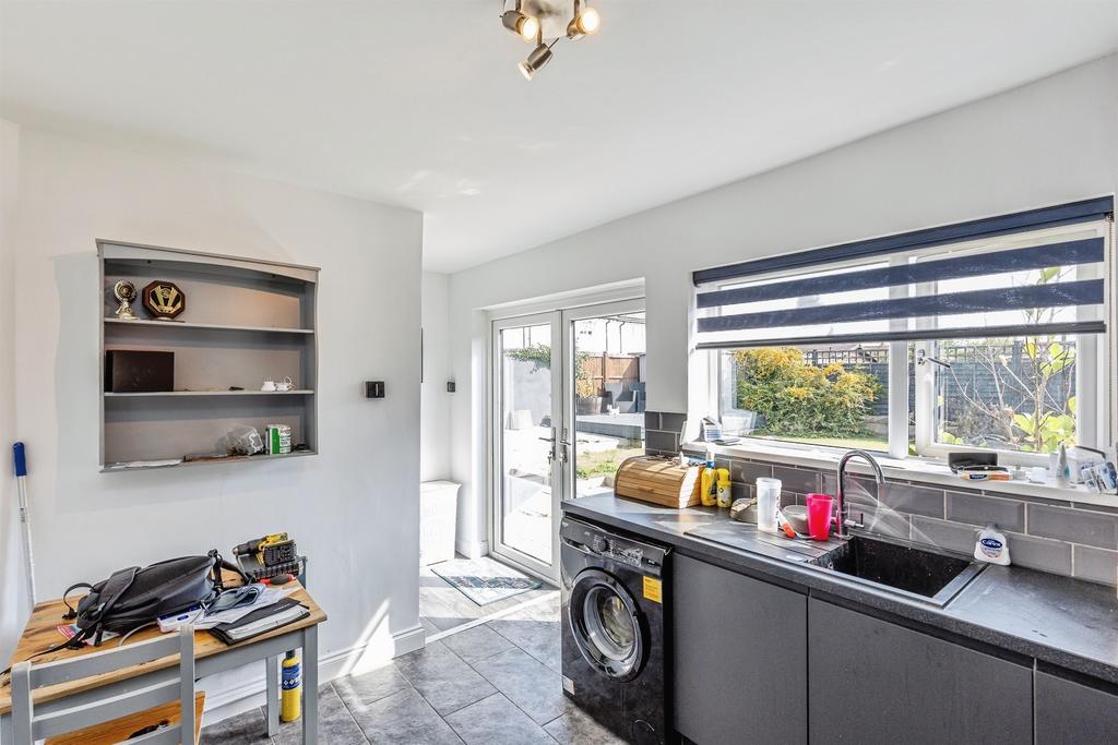 House in Bristol, Barrs Court, Oldland - More