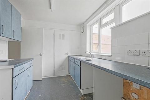 2 bedroom ground floor flat for sale, Cunworth Court, BRACKNELL