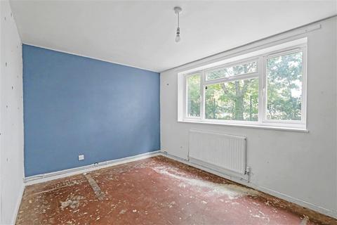 2 bedroom ground floor flat for sale, Cunworth Court, BRACKNELL