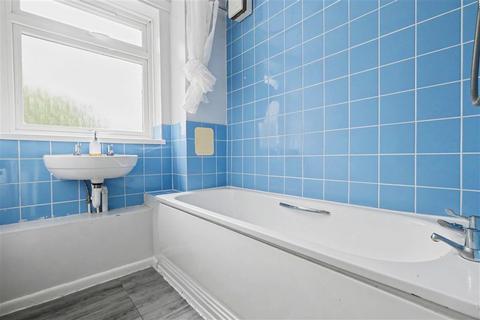 2 bedroom ground floor flat for sale, Cunworth Court, BRACKNELL