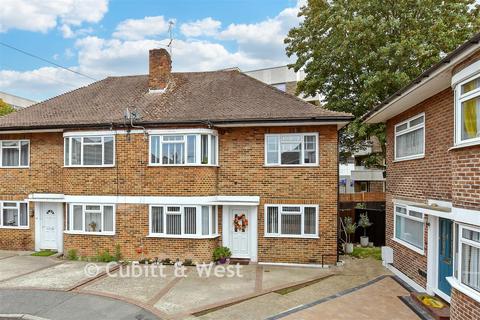 2 bedroom ground floor maisonette for sale, Falcourt Close, Sutton SM1