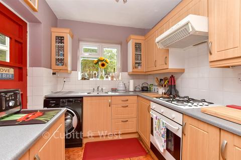 2 bedroom ground floor maisonette for sale, Falcourt Close, Sutton SM1