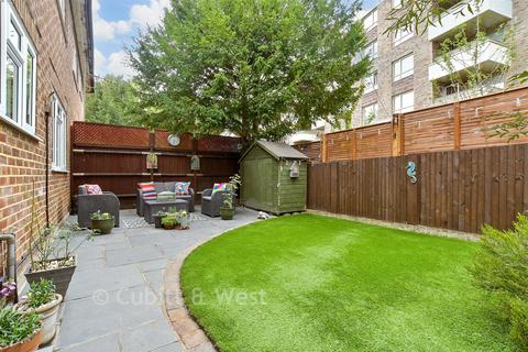 2 bedroom ground floor maisonette for sale, Falcourt Close, Sutton SM1
