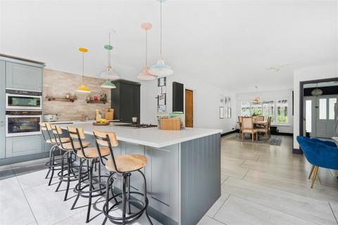 4 bedroom detached house to rent, Beech Hill Road, Sunningdale