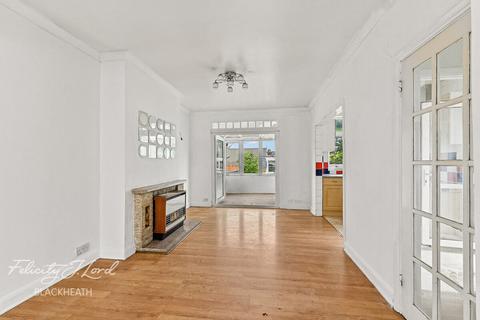 3 bedroom apartment for sale, Wincrofts Drive, London