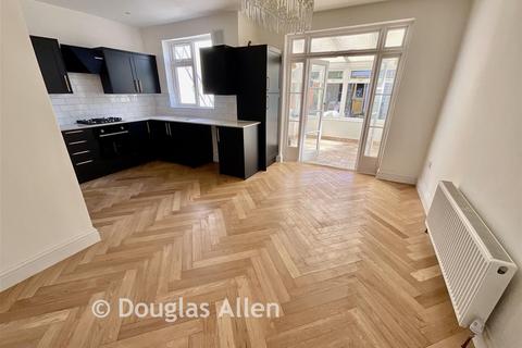 4 bedroom terraced house for sale, Tufton Road, London E4