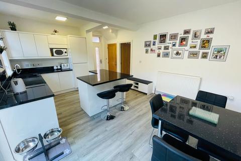 3 bedroom detached house for sale, Wakefield Road, Denby Dale
