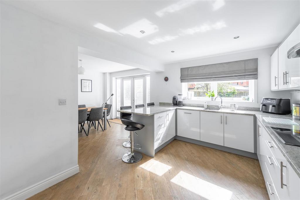 House in Newcastle Upon Tyne - View 3