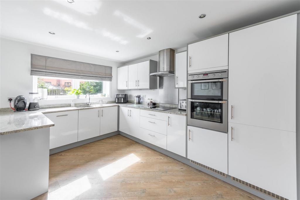 House in Newcastle Upon Tyne - View 5
