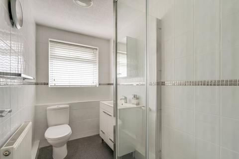 2 bedroom apartment for sale, Westbourne Avenue, Cheam, SM3
