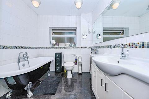 4 bedroom detached house for sale, Marston Gardens, Luton