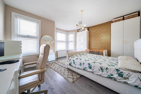 5 bedroom end of terrace house for sale, Grosvenor Road, Ilford