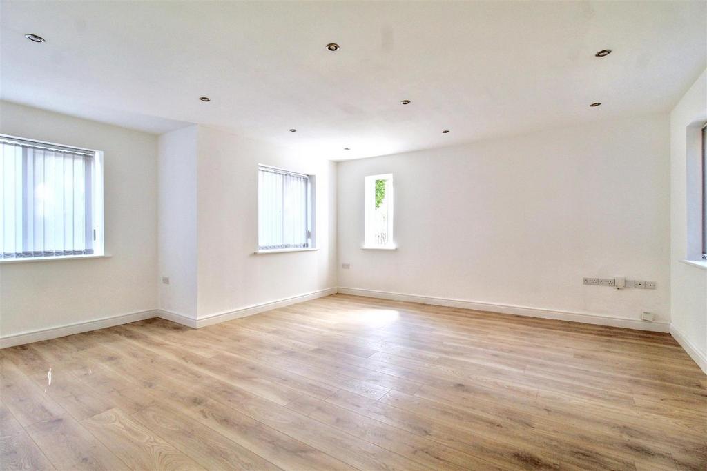 Apartment in Nottingham, Chilwell - View 5