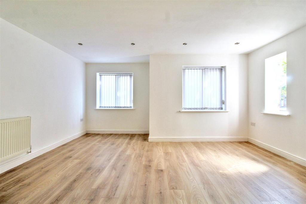 Apartment in Nottingham, Chilwell - More
