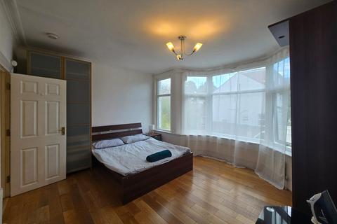 5 bedroom terraced house for sale, Albert Road, LONDON, NW4 2SH