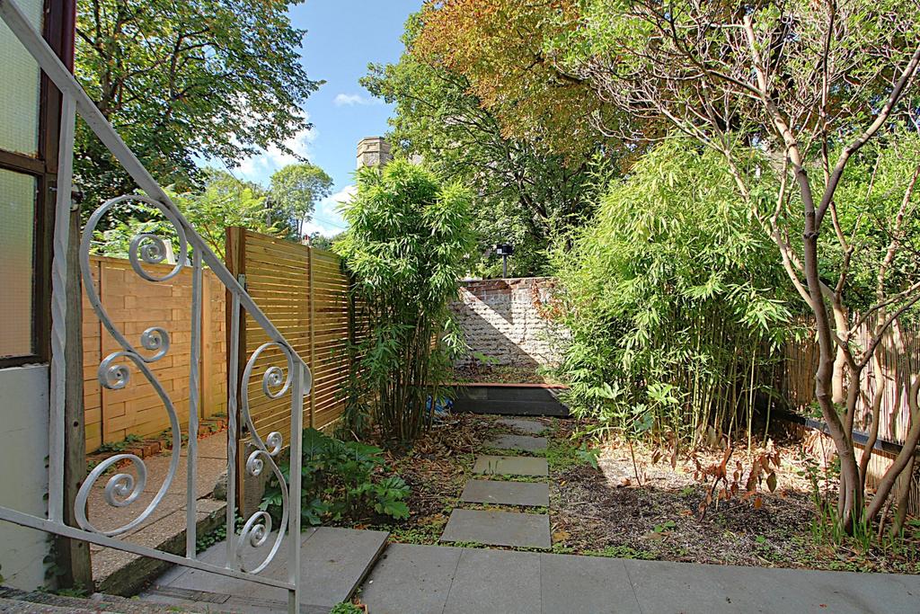 House in Brighton - View 5